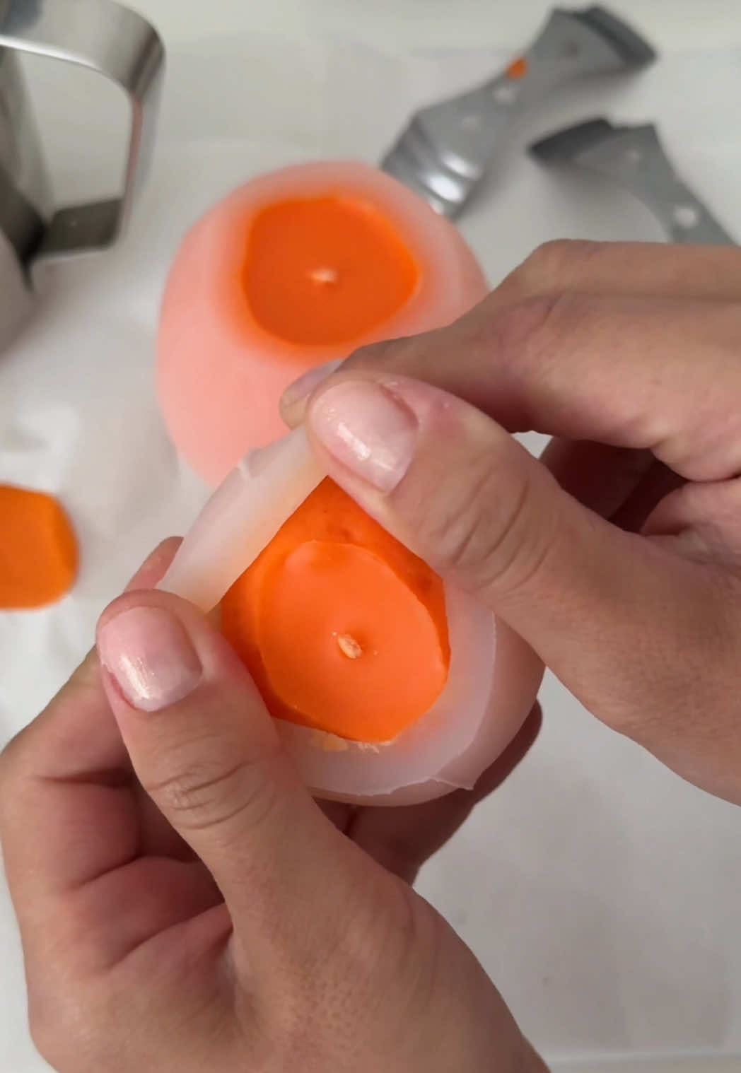 Inspired by nature. 🍊  A candle that looks like a real orange – and fills your space with a soft, fruity scent.  #candleshop #edelescandles #naturaldecor #inspiredbynature #candlemaking #candlediy #homedecor #demolding #demoldingvideo #wax #candle #handmade #smallbusinessowner  #viralcandle  #candlelover #candlelight #candleideas #giftideas #etsy #etsyshop #handmade #asmr #asmrsounds #orangecandle #duftkerze #orange #scentedcandle 