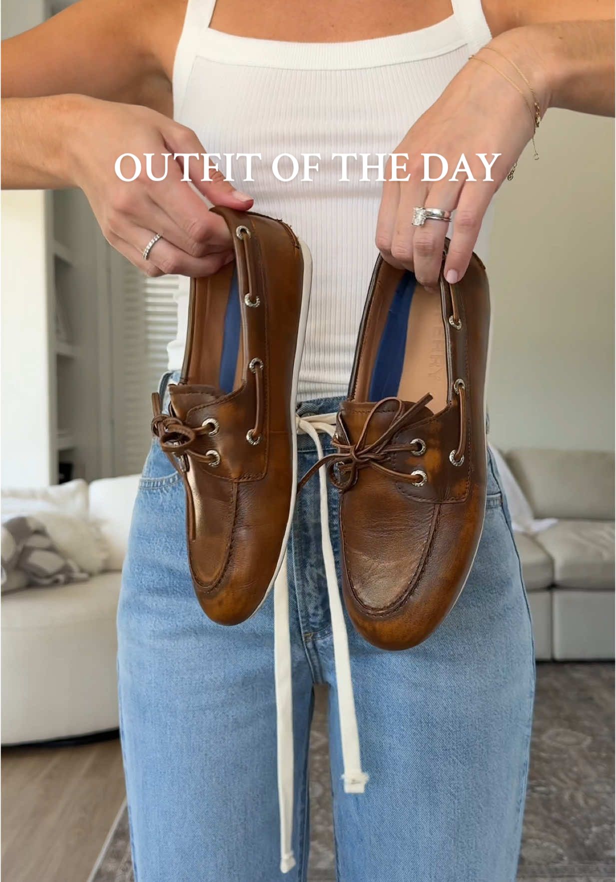 I love my boat shoes 🤗 #OOTD #summeroutfit #drawstringjeans #aritziastyle #outfitoftheday #outfitinspo #outfitideas #pinterestoutfit 