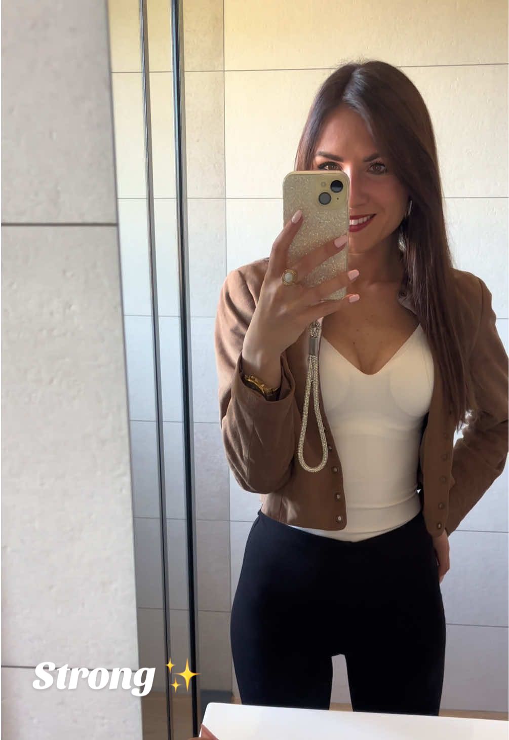 🩷 #look#lookalike#lookoftheday#looks#french#frenchgirl#girl#Love#happy#smile#sunday#tik_tok#traveltiktok#world 