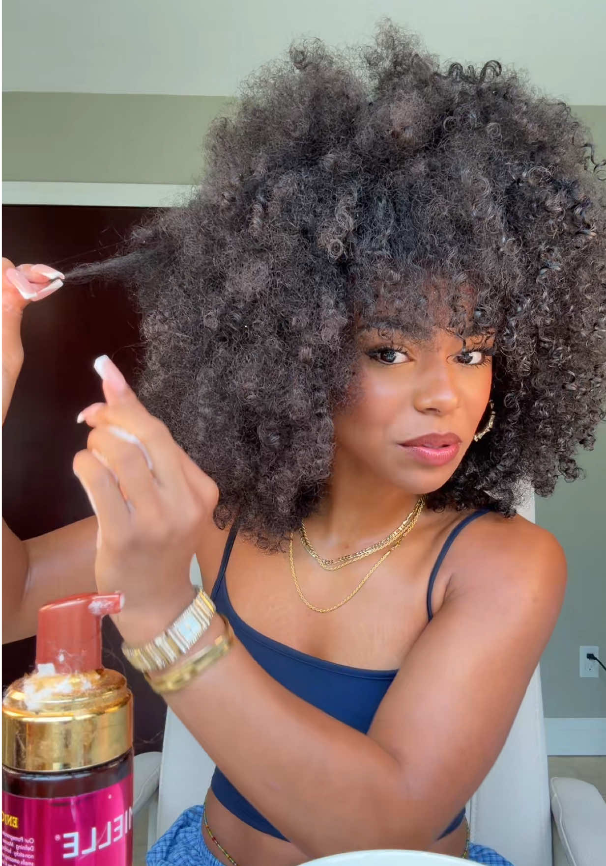 it’s so weird not having braidsss but I’m finally getting used to doing my hair again🤗🤗 #curlyhair #curlyafro #afro 