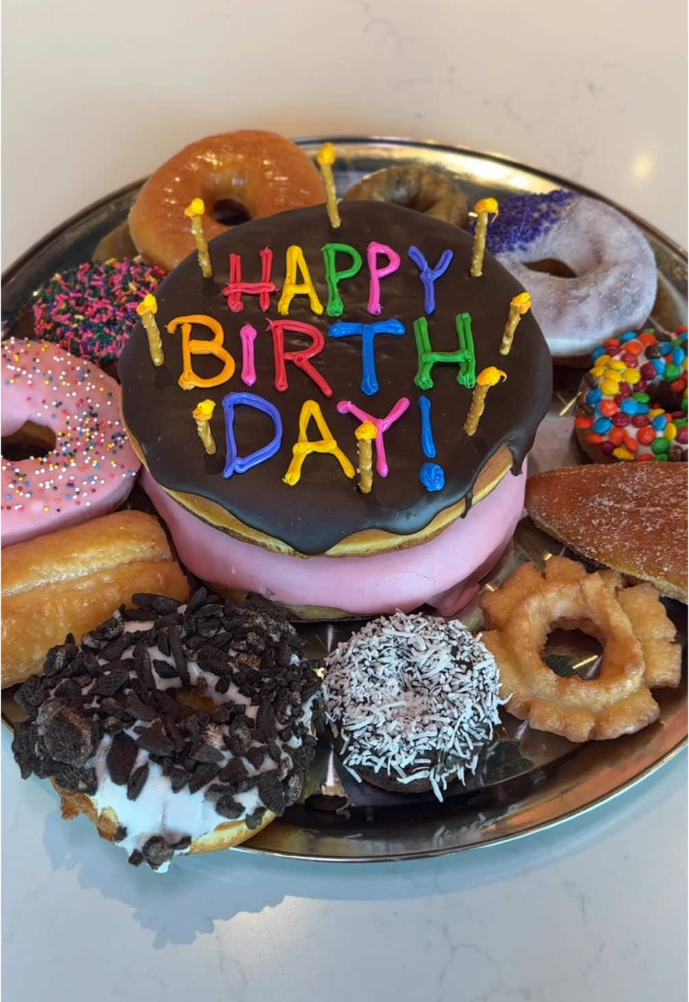 Want an easy way to make someone’s birthday? Surprise them with a custom birthday cake doughnut! Just give us a call at 661-786-6366 to explore your options and place your order 🥳 Also, tomorrow (5/30) is OUR birthday. Fan Club Members will get something special in their inbox, so keep an eye out for that 👀 Link in bio!