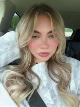 🧍🏼‍♀️