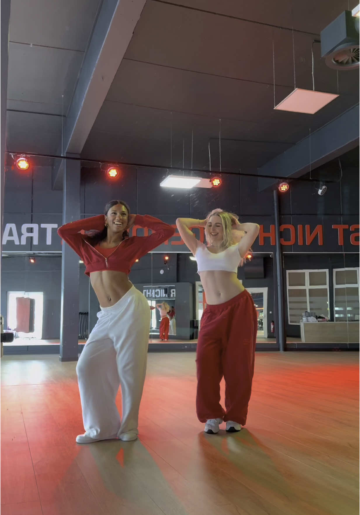 try this challange 🫶🏻 #dancers #dancechallenge #fyp #dance @eligomez 