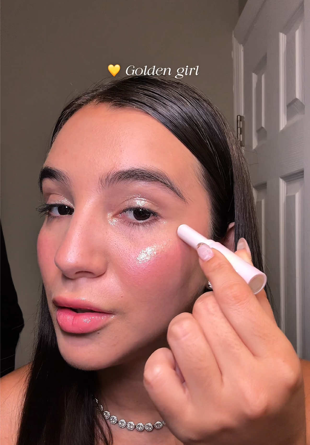 OMG ese GLOW✨💛 @SHEGLAM #sheglam #sheglamjellystick #sheglameyeshadow #sheglampartner 