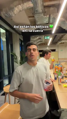 Así está la cueva del Betis 💚 desde dentro 🤣 Cómo los acuesto? #betis #ramontelli 