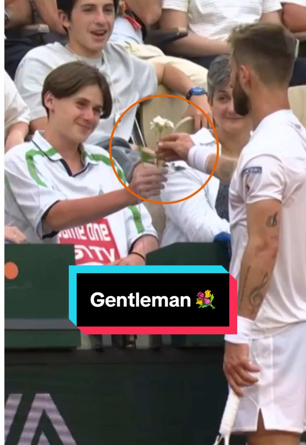 Gentleman 💐 #Moutet #Tennis #RolandGarros 
