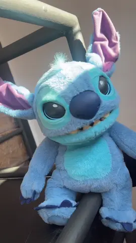 Si creciste con Lilo y Stitch necesitas este peluche 🩵💙 Disponible en la Florería Franco 🌹🌹🌹 Para pedidos y consultas al 0982931331 ‼️