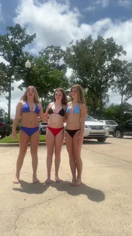 no problems 👯‍♀️👯‍♀️@zoe❤️ @ellie_graceeeee7  #jesuslovesyou #fypシ #fyp #fyppppppppppppppppppppppp #blondr #goviral #Summer #fakebody⚠️ 