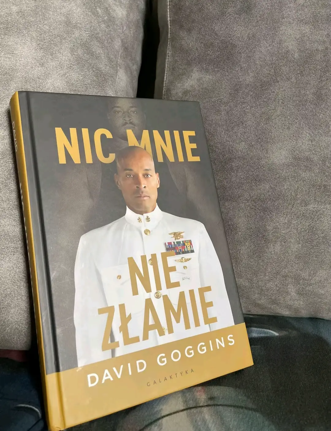 Najmocniejsza książka jaką kiedykolwiek czytałem. #davidgoggins #real #gym #silownia #fr 