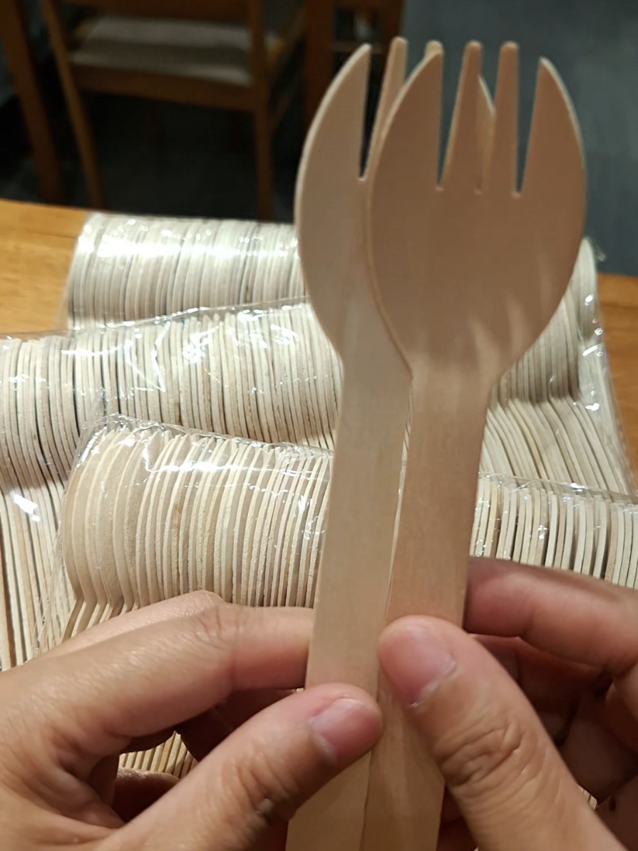 disposable wooden spork for take out foods #woodenspork #woodenspoon #disposablespoon #foodtakeout #takeoutpackaging #patoknanegosyo #negosyo #cafe #cafeteria #environmentallyfriendly #woodproducts 