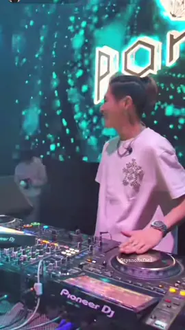 Tak segampang itu ku mencari penggantimu🐼🤍#foryou #perfomance #party #spotify #creatorsearchinsight #xyzbca #dj #djpanda #djlifestyle #pandagank #djlife #fyp #4youpage @Panda @Giovanni Saputra 🤍