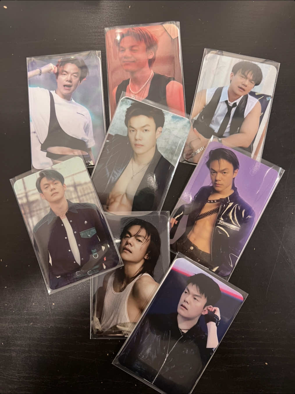 JYP would be proud. 😆 SKZ LA FREEBIES: BOTH DAYS, 800 total (400/day)! LMK if you plan on getting one.  #straykids #skz #dominATE #dominATEtour #straykidsconcert #kpopfreebie #freebies #kpop 