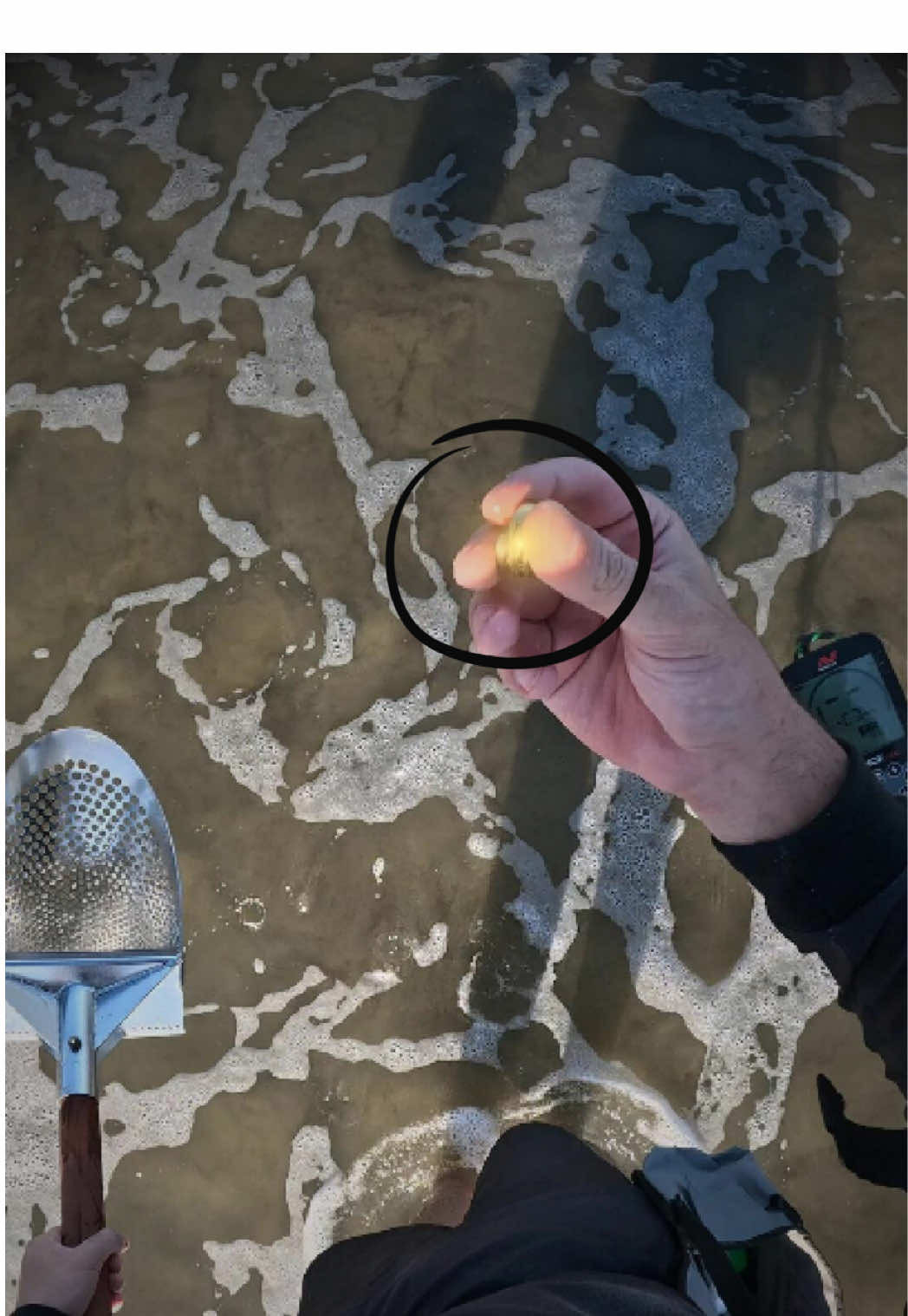 lo que pierden los turistas en la playa #detectordemetales #tesoros #minelab 