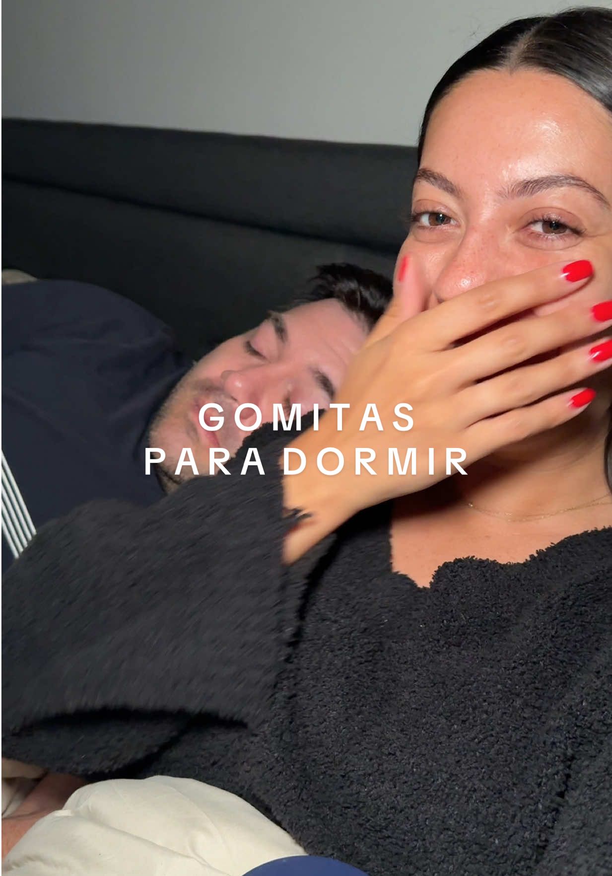 Quedamos off en un momentico 🥱 Me encanta que es natural y no genera dependencia 💤 Están hechas con valeriana, magnesio, flor de la pasión, L-teanina y SIN MELATONINA 🙌🏼 #sleepgummies #deepsleep #lullabites #sleep #valerian #valeriana #magnesium #ltheanine #sueñoprofundo *results may vary 