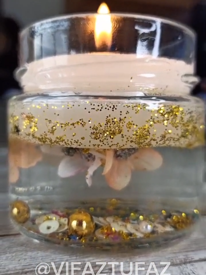 ✨Transformei vidro reciclado, glitter, flores artificiais e parafina em arte que ilumina! 💖♻️ Uma vela artesanal feita com amor, criatividade e consciência ambiental. 🌸🕯️✨ Cada detalhe carrega um pedacinho de carinho, brilho e propósito. Reciclar é dar uma nova chance, é transformar o que iria para o lixo em beleza, aconchego e luz! 🌍💡 Gostou? 💬 Me conta aqui nos comentários o que achou desse trabalho e já salva pra se inspirar! ✨ --- #artesanato #artesanatocomamor #velasartesanais #decoracaocriativa #decoracaosustentavel #reciclagemcriativa #reciclagemdevidro #feitoamao #feitoamaobrasil #DIY #diydecor #façavocêmesmo #ideiascriativas #vidroreutilizado #vidrodecorado #sustentabilidade #consumoconsciente #artesanal #velafeitaamao #decoraçãorústica #decoracaoboho #artesãobrasileira #feitoemcasa #artesanatobrasil #designsustentavel #velasdecorativas #velasartísticas