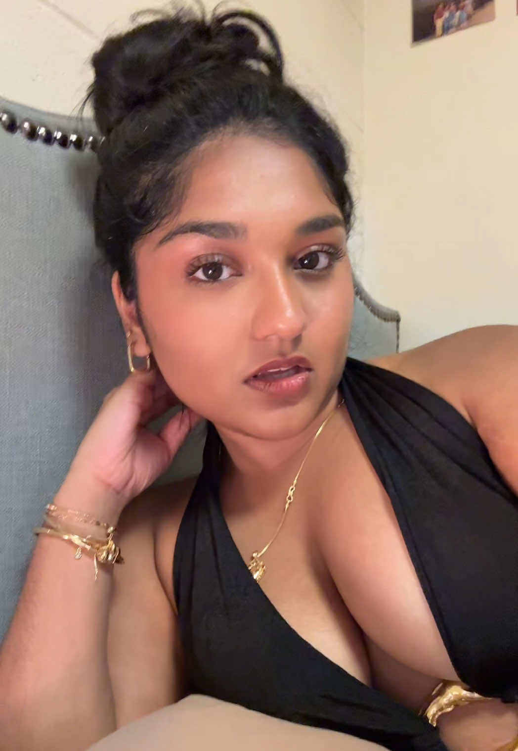 classy with some gold accents #nycoutfits #nycnightlife #browngirlmakeup #forthegirls 