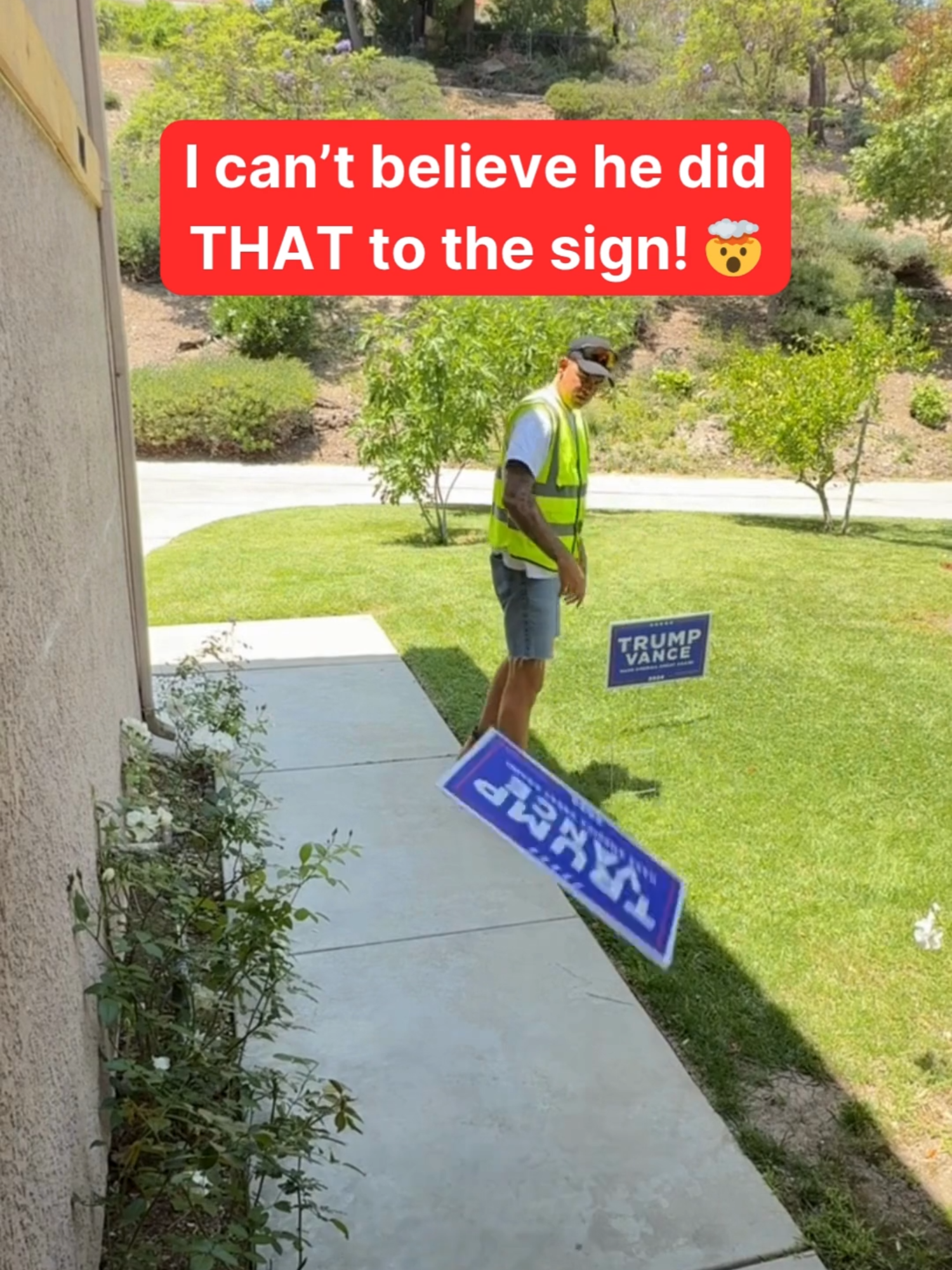 Wait til you see what he does! 😱 #signs #delivery #driver #camera