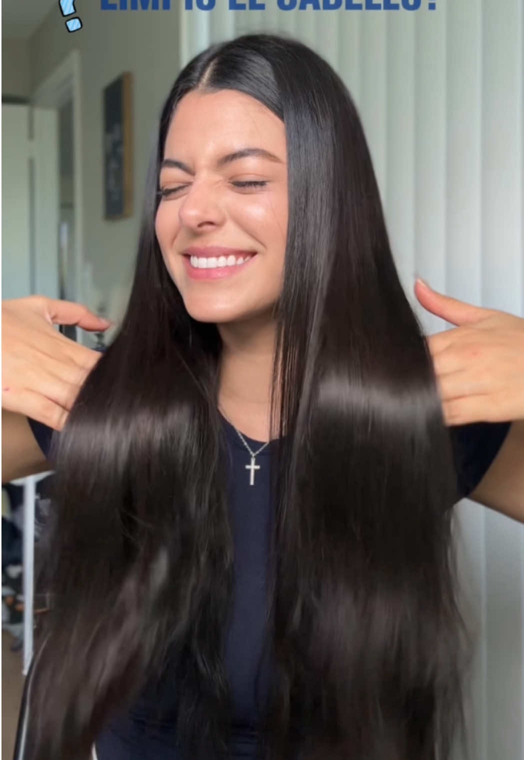 Te muestro la forma correcta de limpiar tu cepillo para evitar la acumulación de hongos y bacterias 🦠 Si no te dura limpio el cabello esta puede ser una de las razones 👀 Lávalo como mínimo una vez al mes y si tienes el cabello graso lo ideal sería cada 15 días. ✨ . . . . . . . . . .   #tips #cabello #cabellosano #hairbrush #girltips #cabellograso #cepillodecabello #cepillobambu #comolavartucepillo 