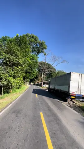 Cuaca cerah dengan pemandangan yang menakjubkan #fyp #video #Vlog #aesthetic #cinematic #jalanjalan #sukabumi #jalurselatan #pantaiselatan #pelabuhanratu 