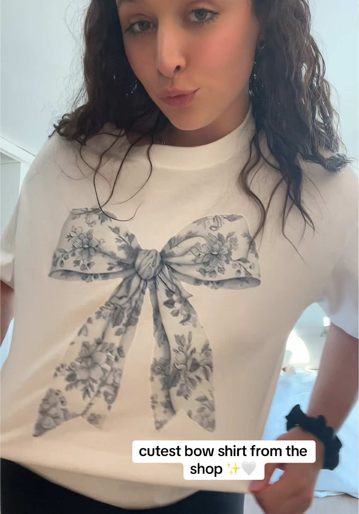 the cutest printed bow shirt !! wearing size L, not the best quality but so cute and affordable 💙🤍 #TikTokShop #tiktok #pinterest #pinterestaesthetic #pinterestoutfit #fyp #fypシ #fypage #viral #bow #tshirt 