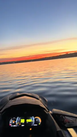 #jetski #foryoupage #pordosol #fyp #trendingvideo #vivendo 