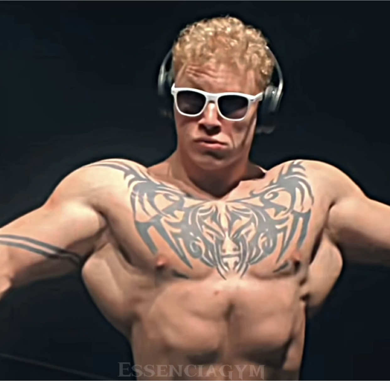 As costas desse cara😨 Use meu cupom na @Max Titanium Oficial:essenciagym  #backday #allday #bodybuilding #viral #gym #motivação #maxtitanium 