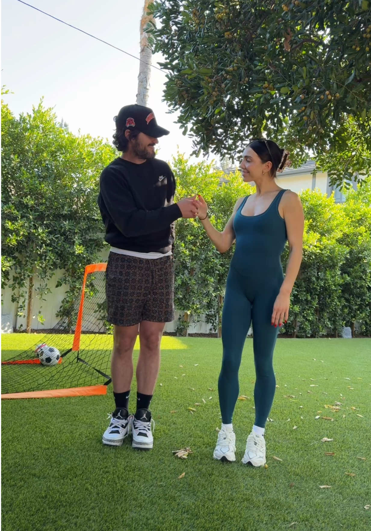 Front yard dance break 🏡☀️🥅⚽️🩵 @valentin  #fyp #viral #dance #couple #parents 