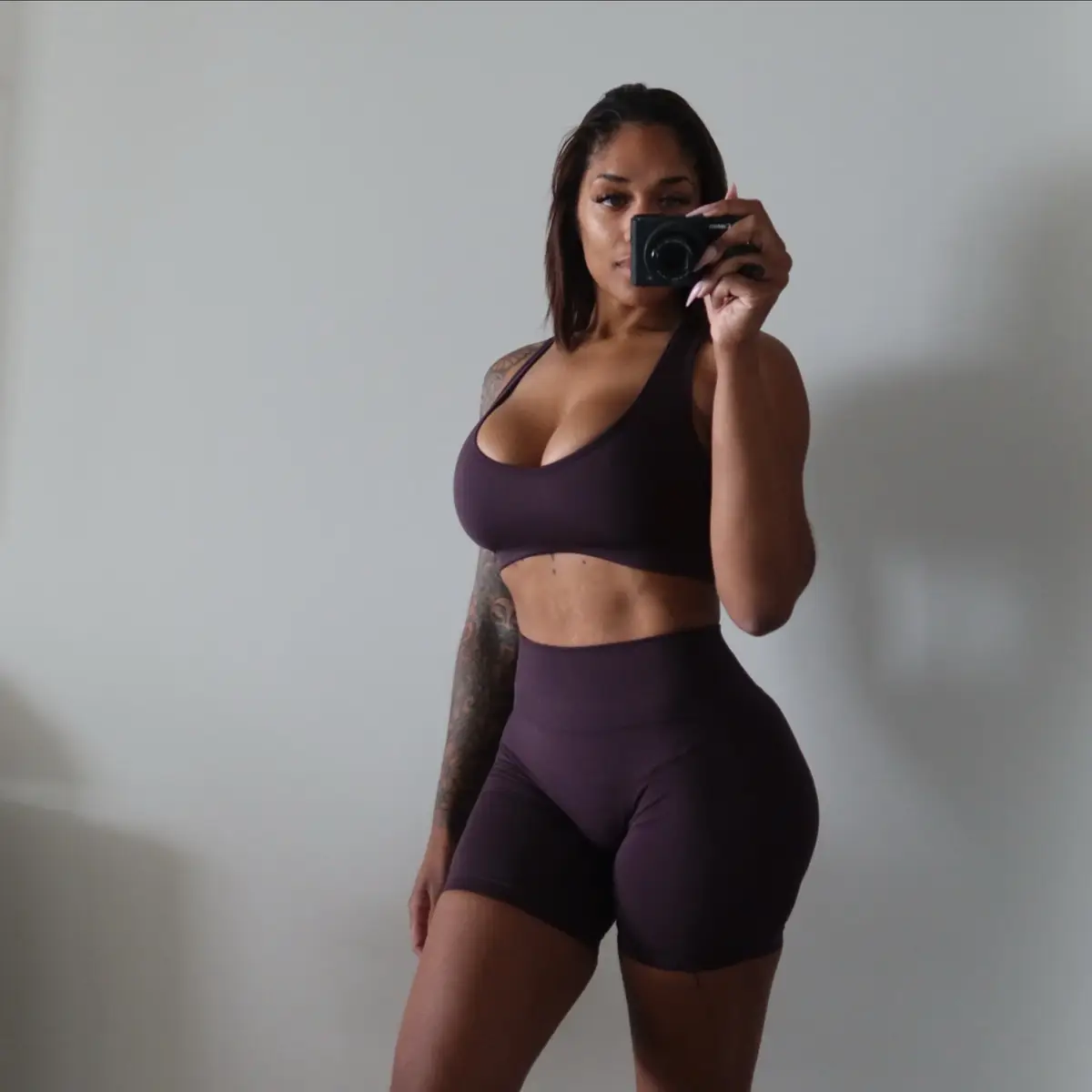 Link 🔗 https://alphaleteathletics.com/products/womens-amplify-contour-short-5-black-garnet