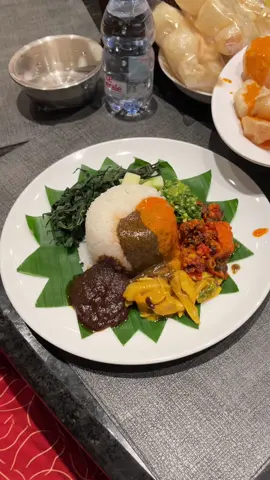 makanlah yaa pokoknyaa #pagisore #nasipadang #naspad #pagisorebogor 
