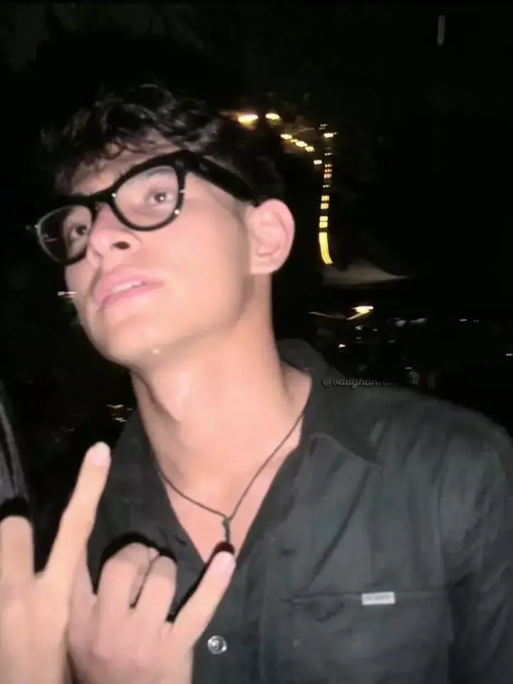 udah di fase mimpiin harry berkali kali #harry #vaughan #fotofoto #cogan @HV 