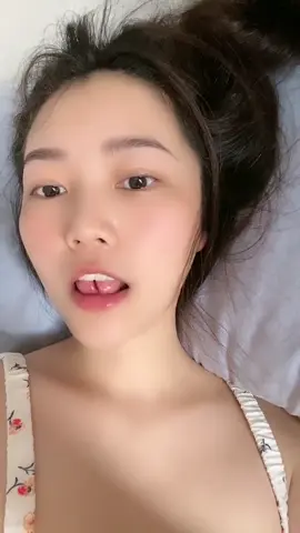#Tongue #smoothlips #oral #coco #fypシtiktoktrending #lipglossssssssss #TikTokBeauty 