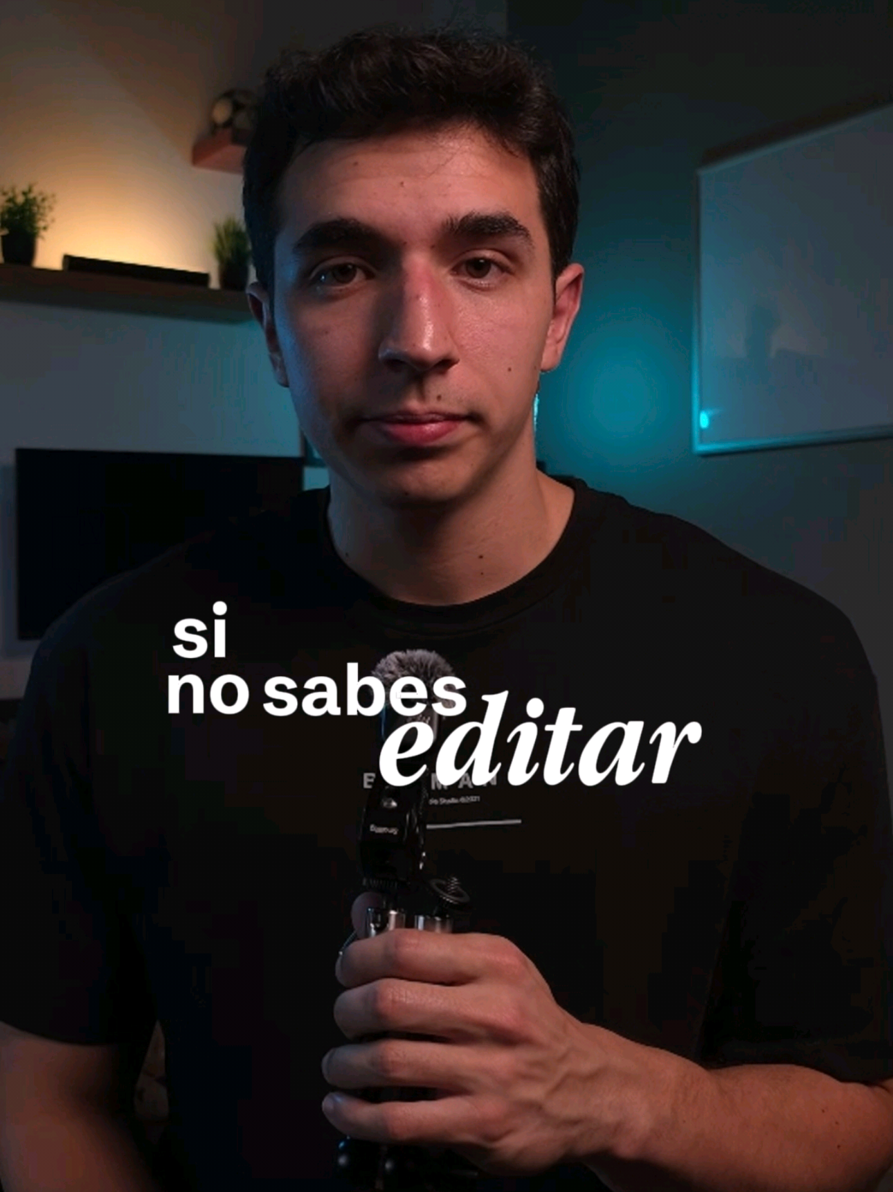 No sabes editar videos. Yo tampoco soy editor. No me gusta mucho editar. Pero la edición es lo que le da vida al contenido. Así que siempre estoy buscando formas de hacer el proceso más disfrutable o más fácil. Y estos 3 tips me cambiaron la vida como creador. Primero. Si no eres editor, descarga CapCut. La versión Pro cuesta como 10 dólares y tiene todo lo que necesitas para editar bastante bien. Segundo. No edites en el celular. Editar en el computador es 100 veces más cómodo y rápido. No entiendo el vicio de editar desde el celular. Estás haciendo tu vida más difícil por gusto. Tercero. Antes de empezar a editar, elige la música. Y usa la herramienta de marcador de beats en el audio. Esto te permite sincronizar tus clips al ritmo de la música sin estar repitiendo todo cada segundo. Y cuando termines de editar, ve a la parte de exportar y usa los valores que te muestro en el video. No necesitas ser editor. Solo necesitas saber qué hacer. #marcapersonal #emprendimiento #creador #marketingdigital #edicion 