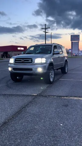 9:00PM #limited #sequoia #squattedtrucks🤢 #viral #tundra @cayden 