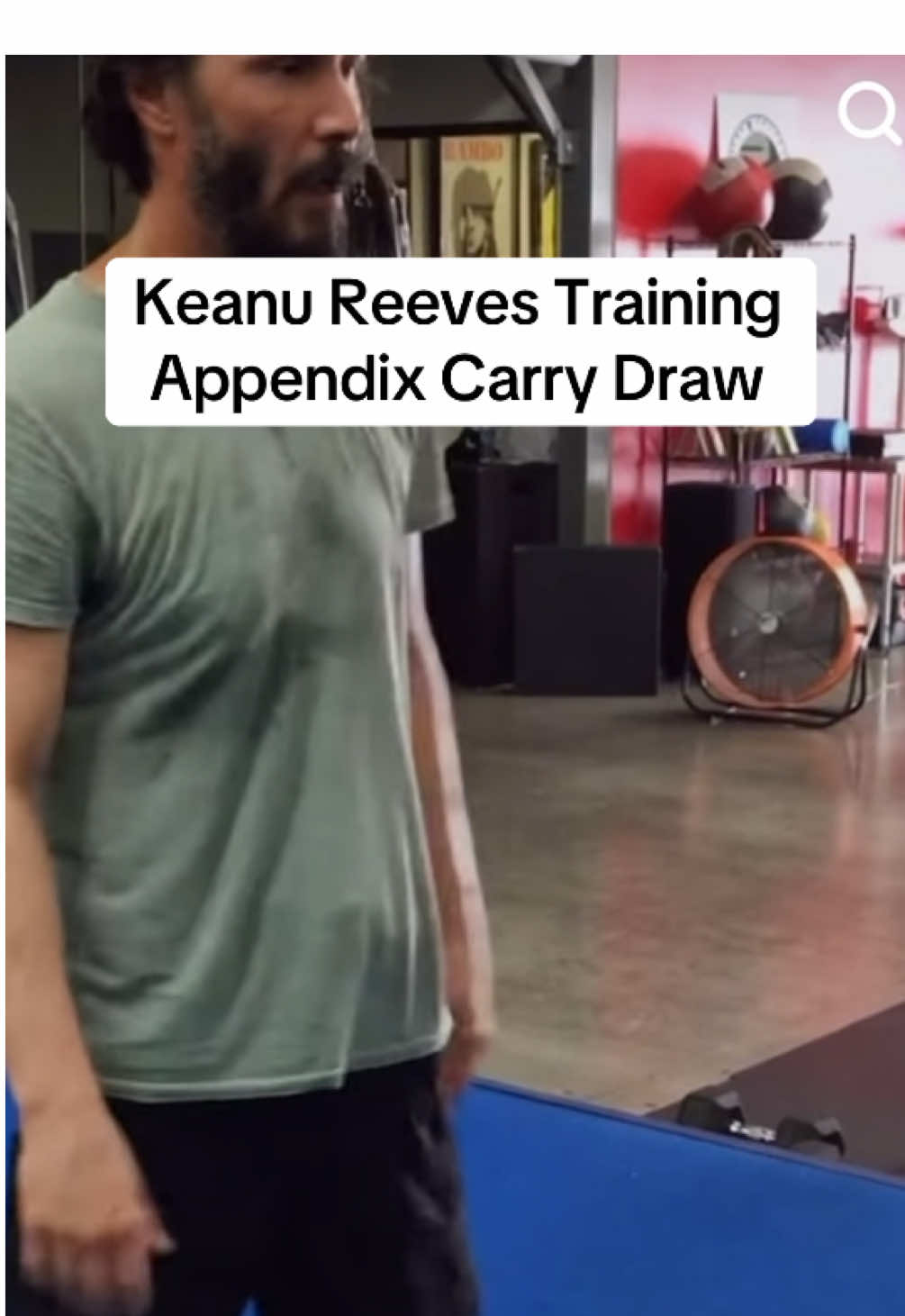 Keanu Reeves training his appendix carry draw for his John wick franchise movies #edccommunity #everydaycarry #tactical #tacticalgear #edcgear #johnwick #keanureeves 