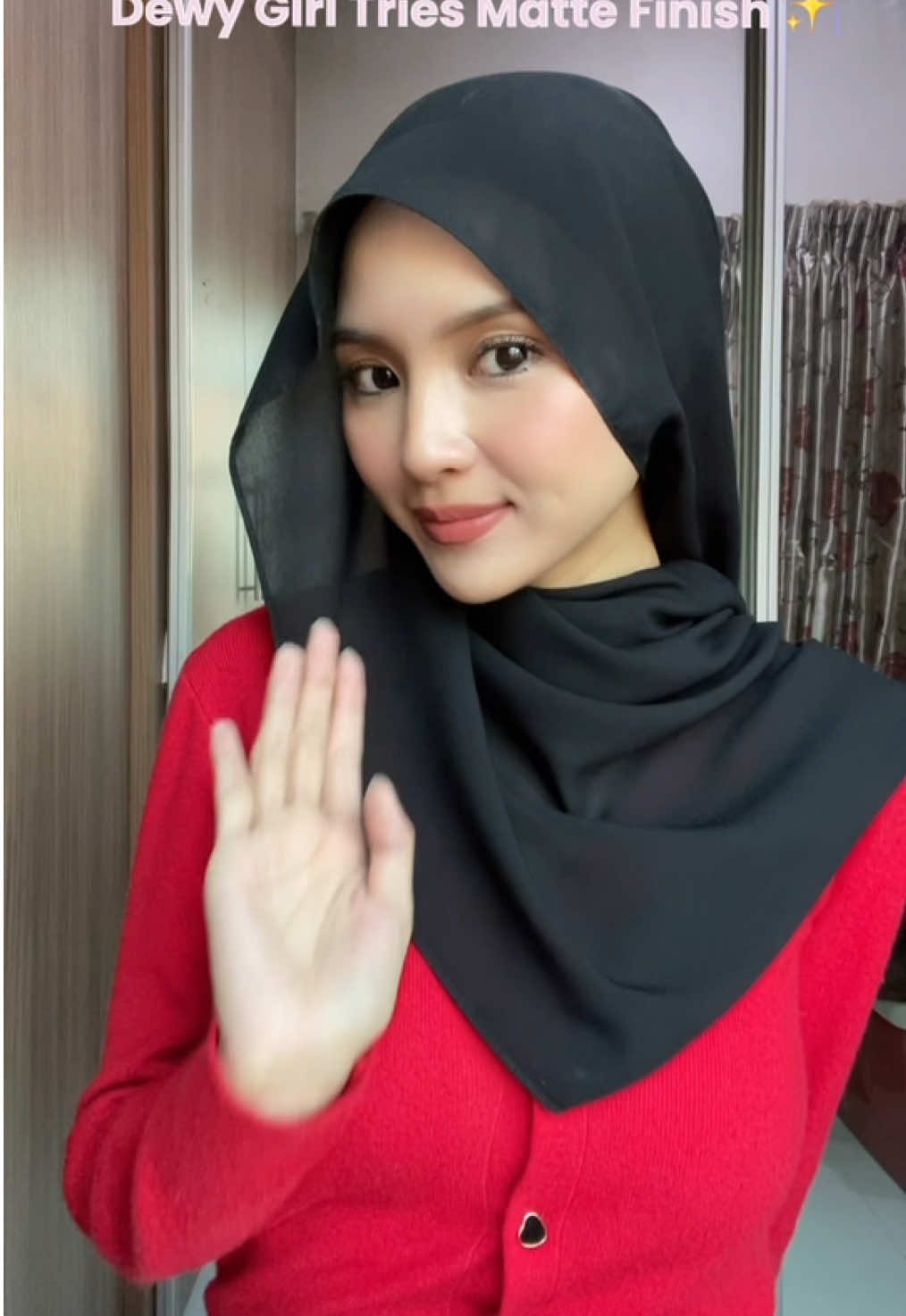 The way my makeup stayed matte & unbothered the whole day with this setting spray, she's impresseddd 😍 @DAZZLE ME MALAYSIA #dazzlememy #dazzleme 