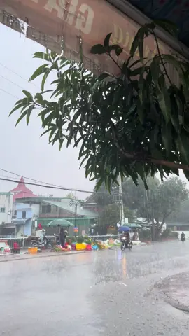 Anh có hay trời buồn, trời chuyển mưa đó không 🌨️
