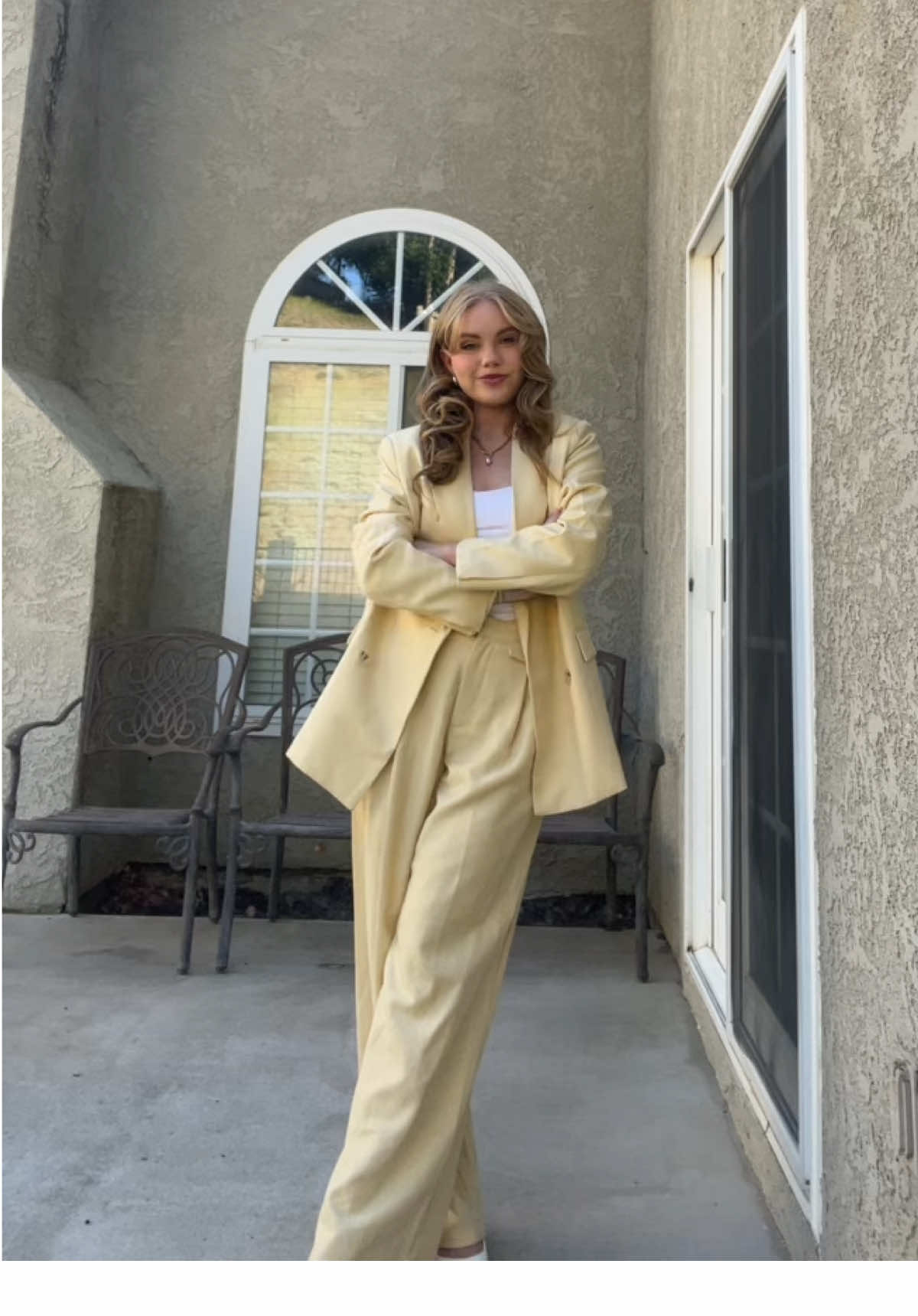 I love yellow!! So glad it’s trending again #butteryellow #suit #OOTD #workfit #teacher #trend @nakdfashion 