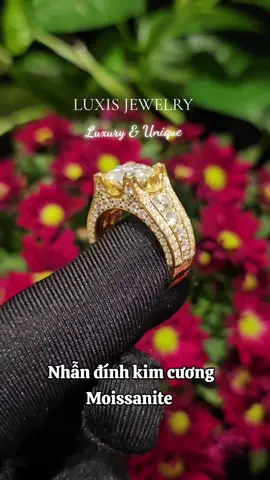 ĐÍNH FULL KIM CƯƠNG  #trangsuc #jewelry #luxisjewelry #diamondring #nhankimcuong #nhanvang #xuhuong #trending #tiktokviral #CapCut #trangsucthietke #kimcuongnuoicay #vang18k610  #nhankimcuong @LUXIS JEWELRY 2 