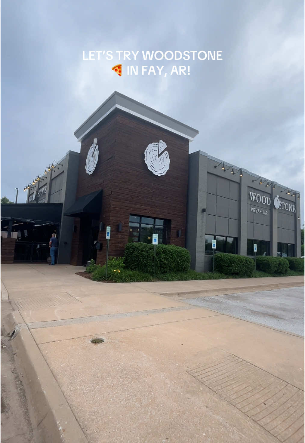YUMMM 🍕🍕 #woodstone #pizza #pizzahut #newyork #fypシ #nwa #arkansas #fayetteville #goodeats #relatable #college 