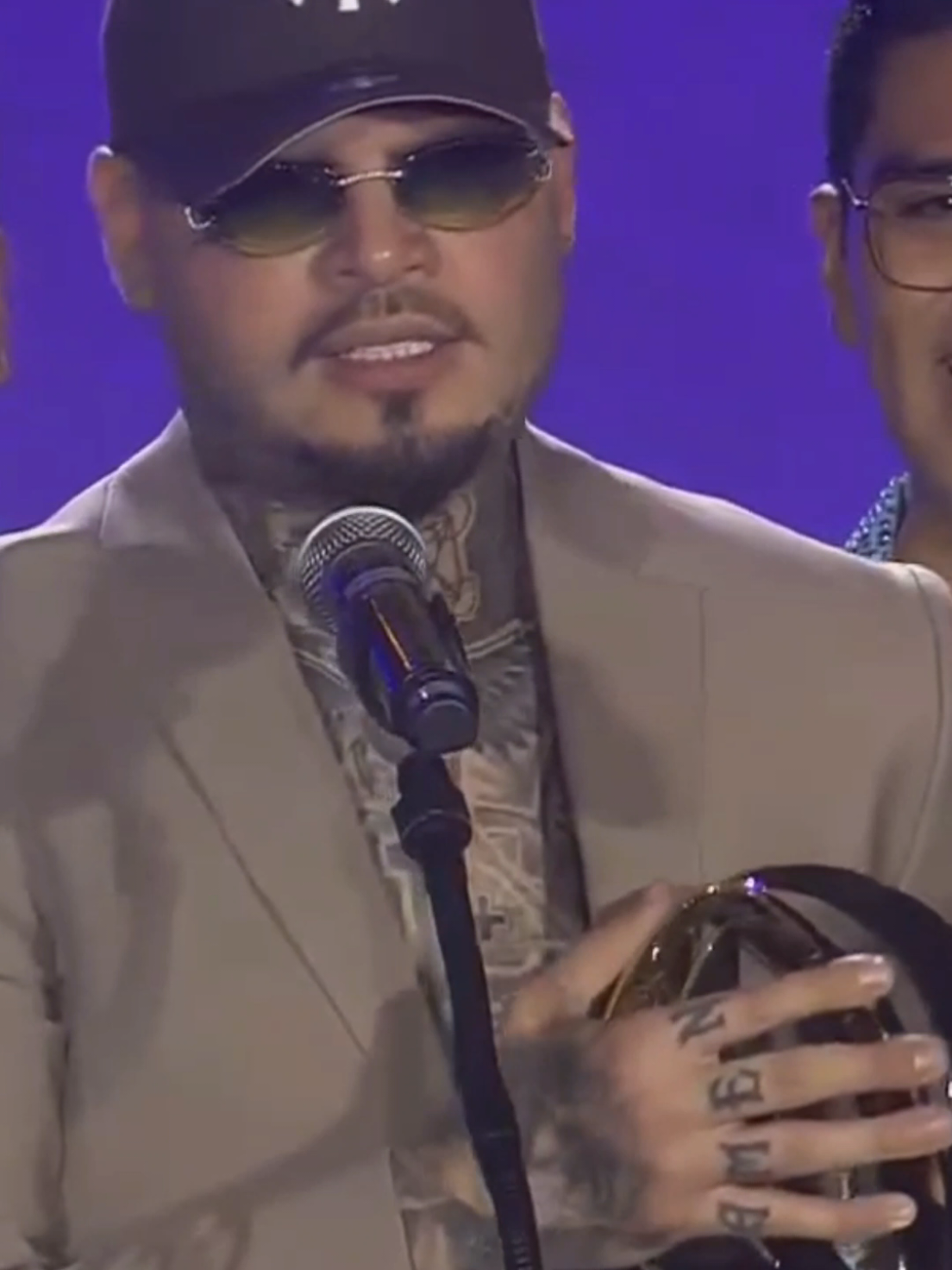 TODA LA GLROIA Y LA HONRA PARA DIOS 🙌🏻 #cvrbonvrmor #farruko  #tiemposbuenos #lejosdeaqui  #reggaetonviejito #newmusicalert #farrukoisback #premiosheat #estavida #tiktokisback #diosesbuenotodoeltiempo #babyrastaygingo  #afrodance #tranquilo #musicacristiana #underconstruction  #amorverdadero   #babyrastaygingo #elamordetuvida   #marshmello #season2 #ohnanana #fypchile #mpenziwangu #edmtiktok #turbina  #turbine #lagloriadedios #afrobeatsmusic #ohnanana #jesusvive  #amoraprimeravista   #newtrendingvideo #reggaetonviejito #farrukofans #carbonarmor  #testimonio  #farrukoofficialpr #urban #reggaetonantiguo #reggaetontktok #Reggaeton #trend #jovenes #diosteama #transition #hermosomomento #urbanocristiano #farrukopop #worshipmusic #urban #reggaetonviejito #season2 @FARRU 