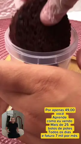 Hoje foi mais um dia daqueles,vendendo mais de 25 bolos de potes somente hoje, investi 50 e faturei 250 Reais somente hoje❤️💸 #bolodechocolate #bolodepote #rendaextra #bolo 