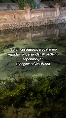 ➡️ Makna: Kamu tak harus kuat sendiri. Tuhan siap menanggung apa yang kamu rasa berat, jika kamu berserah sepenuh hati. #hindu #bhagavadgita #katakata #quotes #krishna #fyp #fypage #foryou 