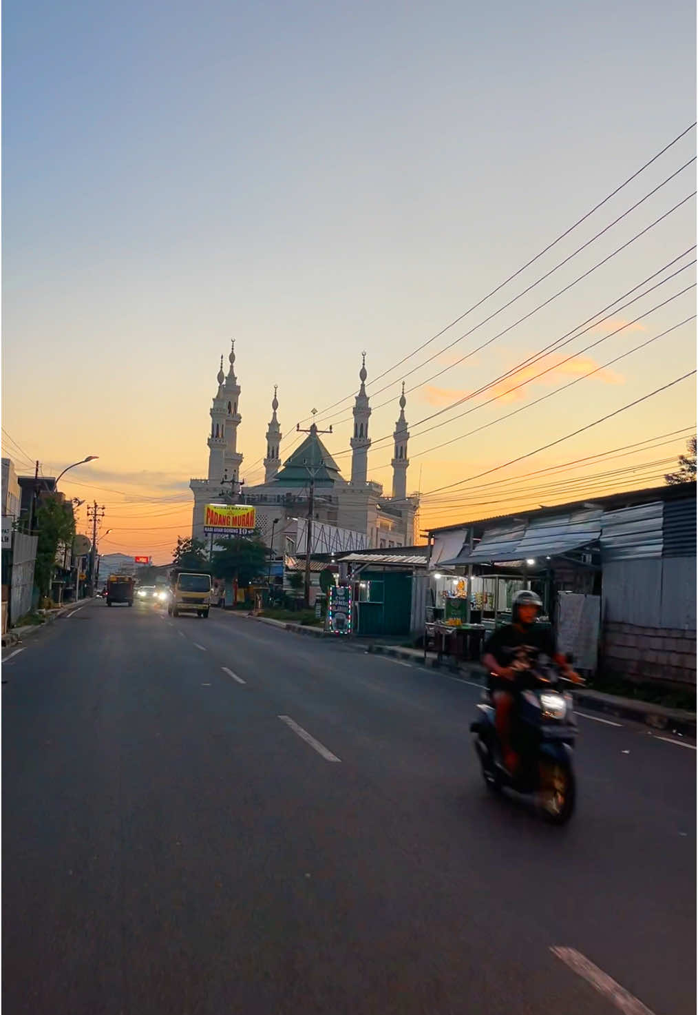 indah banget kayak adem🦋🌸 #langit #masjid #sunset #jogja #sleman 