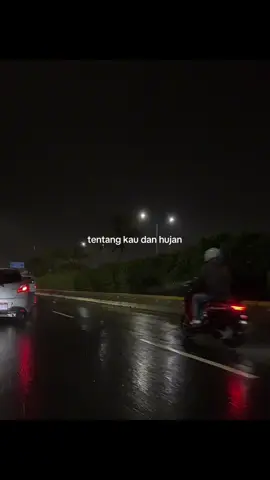 aku kamu dan hujan saat itu.