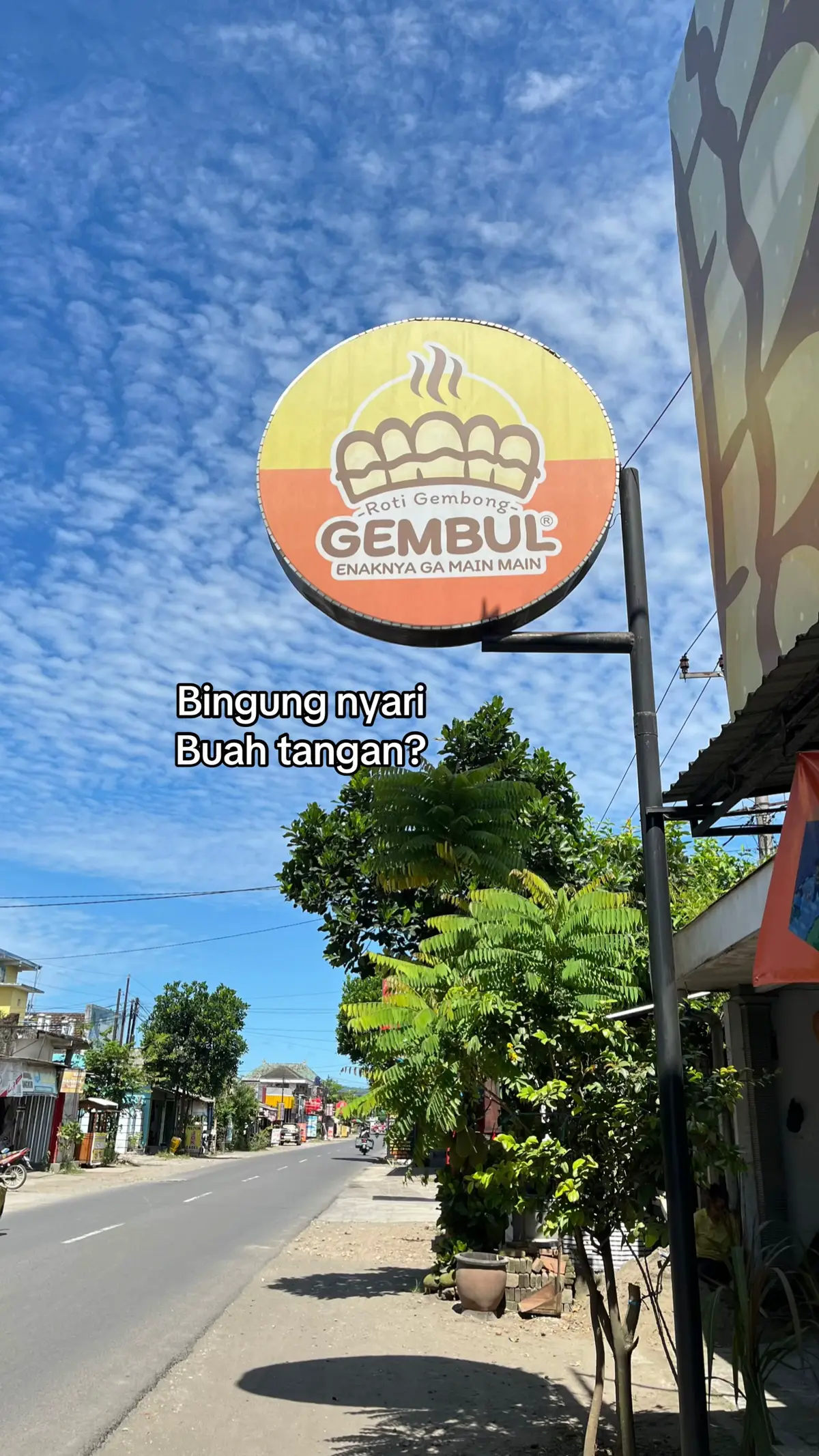 Roti gembong gembul fresh from oven🤤 isian melimpah, cocok banget buat buah tangan. Geser buat pilihan variannya🤤 #roti #gembong #rotigembong #rotigembonggembul #tulungagung #ngunuttulungagung #ngunut #kulinertiktok @Roti Gembong Gembul Indonesia 