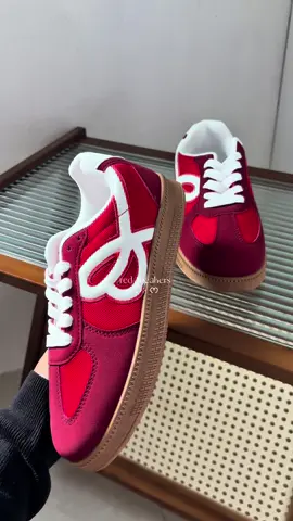 Red sneakers, everyone? #yoto #yotoshoes #shoes #showsrecommendation #sneakers 