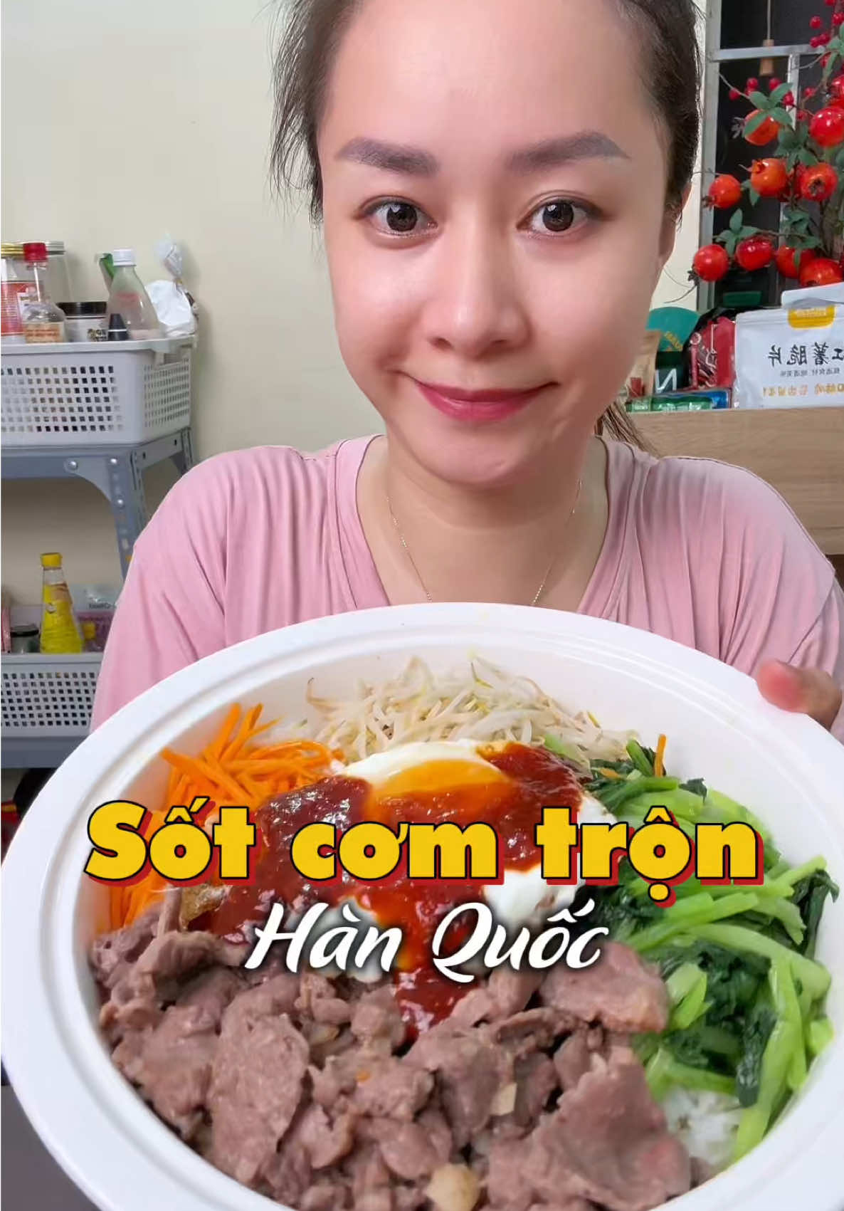 Làm cơm trộn tại nhà mà thêm tí topping, rưới sốt này lên trộn cái là ra bát cơm Hàn Quốc chuẩn vị luôn ấy! #sotcomtronhanquoc #sotcomtron #comtronhanquoc #yummyfood #ngoamcathegioi 