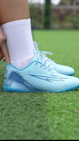 Đôi giày đá banh cho anh em mê sút xa nhaa #GiayDaBong #BongDa #XuHuong #FYP #MesutKicks #MesutFootball 