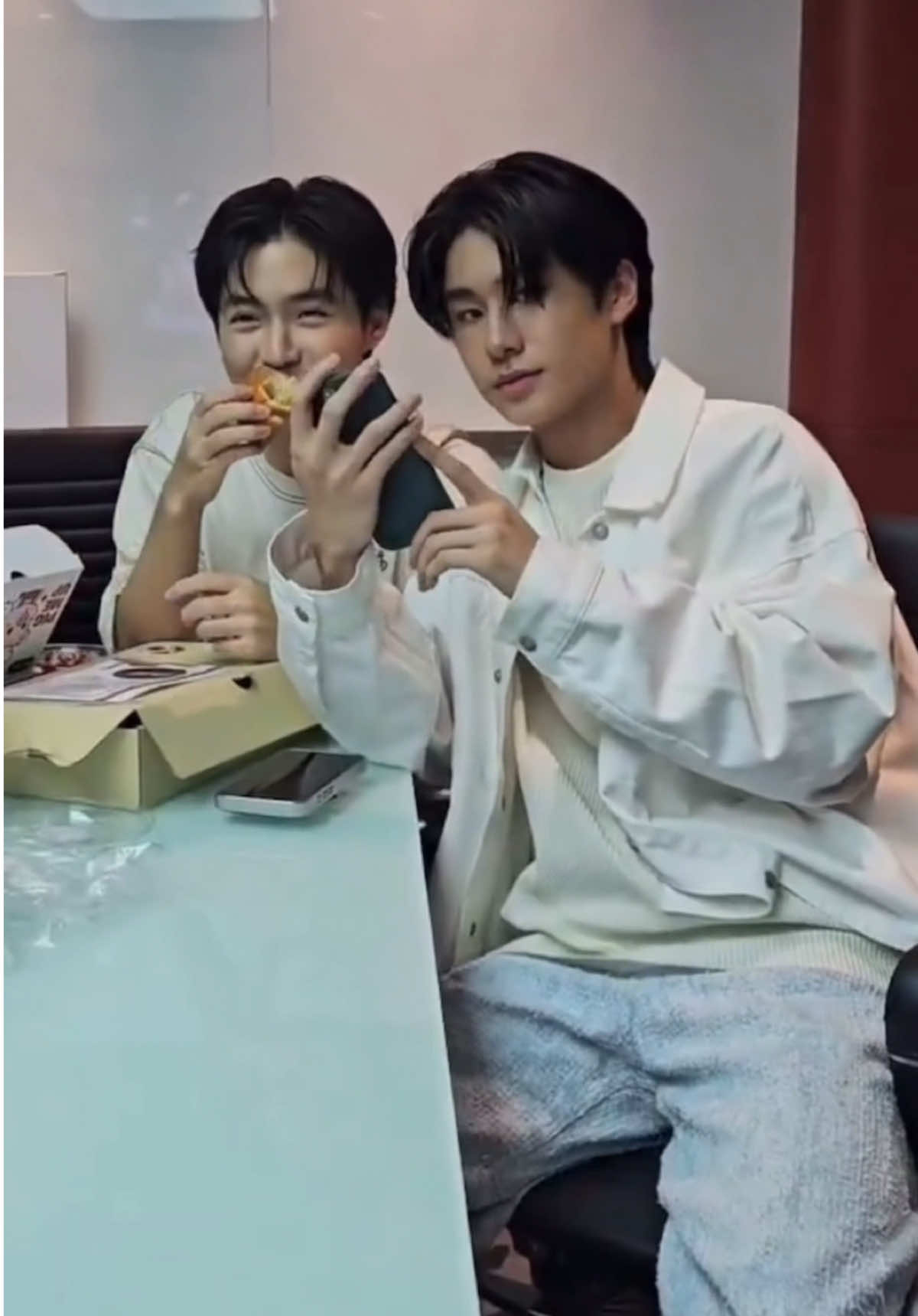 Feeding each other <3  @Luke @mickmetas #lukemick #lukeso_ #mickmetas #boysinloveseries #fyp 