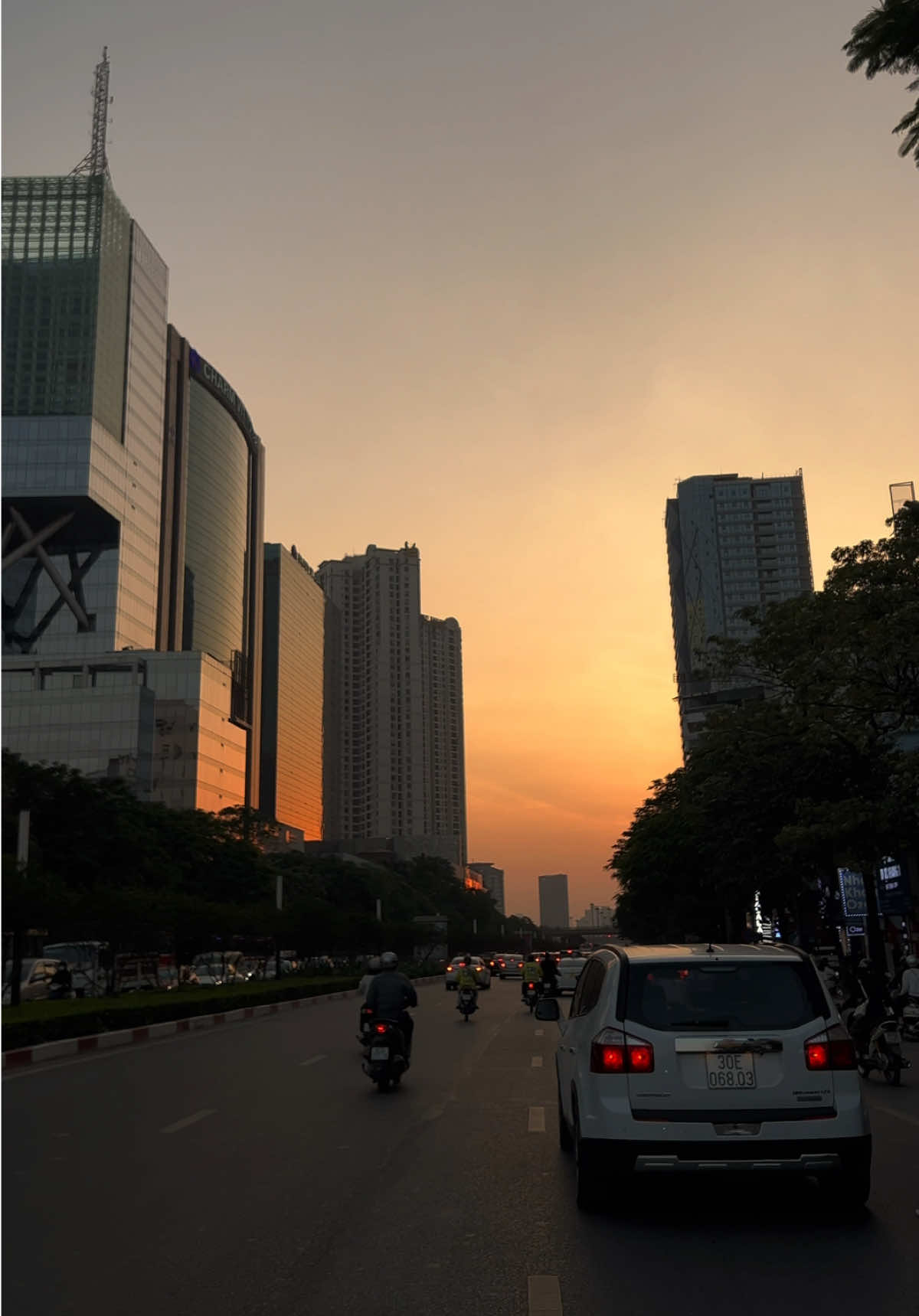 vắng em trời đất sao buồn tênh, lòng chênh vênh 🌆 #foryou